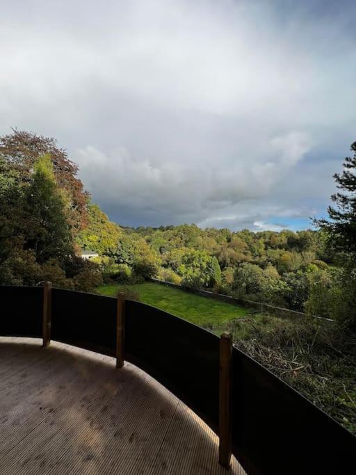 Unique Orchard Lodge For Couples With Hot Tub Стрэтайвен Экстерьер фото