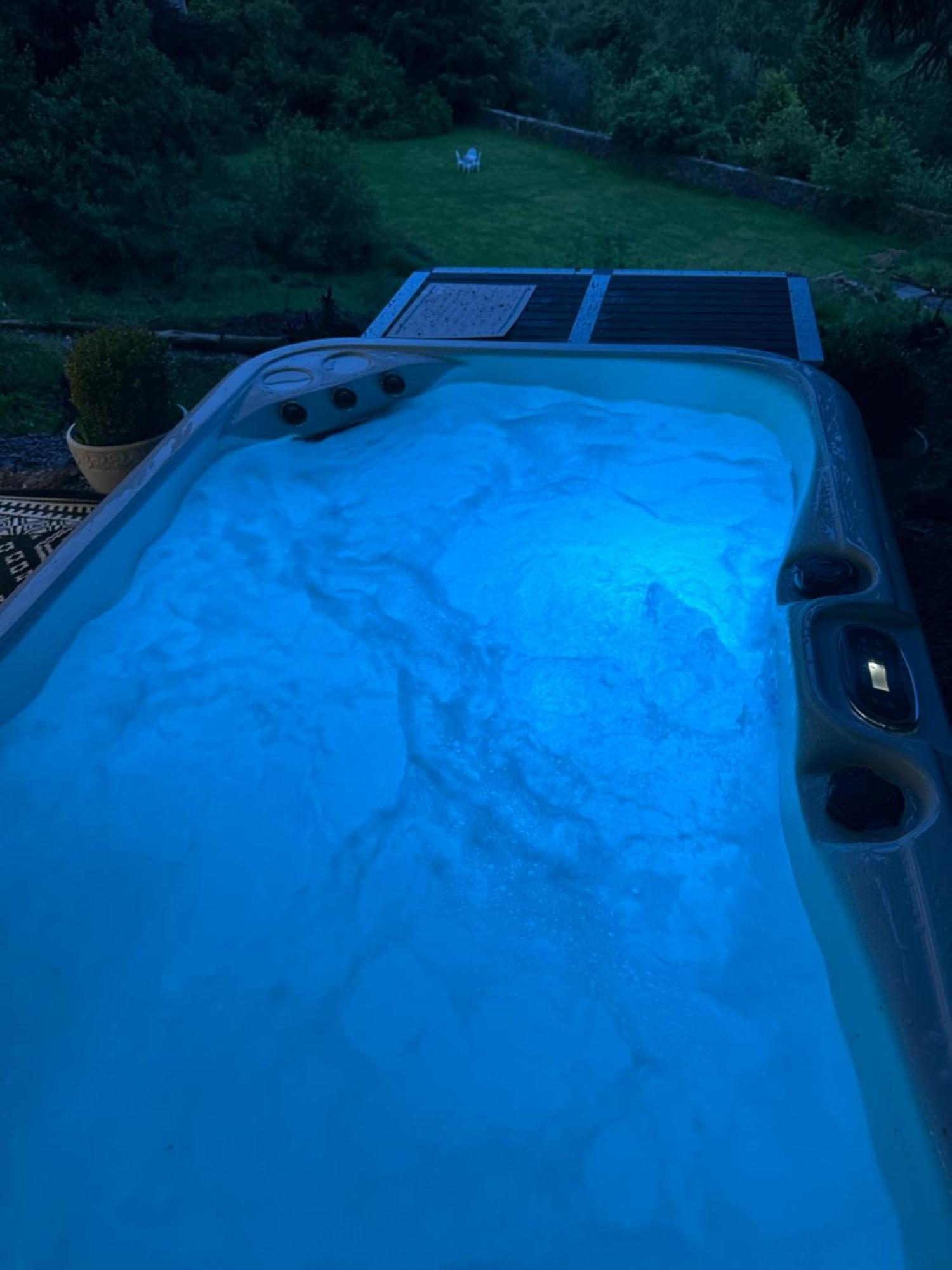 Unique Orchard Lodge For Couples With Hot Tub Стрэтайвен Экстерьер фото
